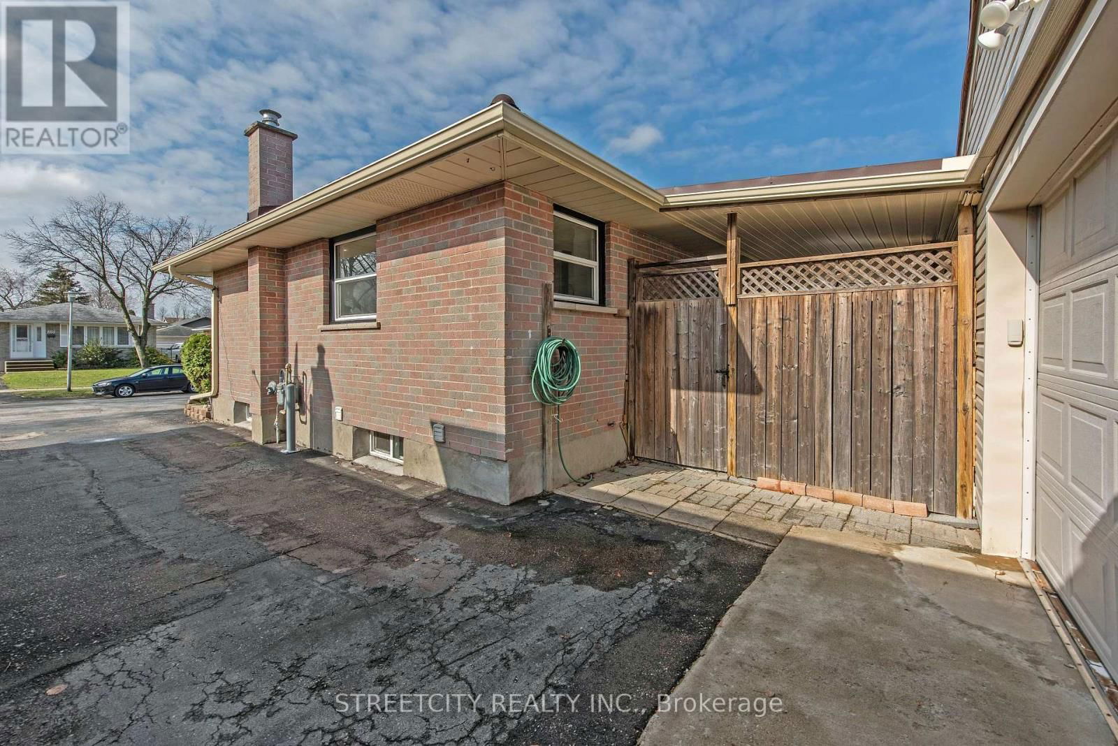 69 ALAYNE CRESCENT Image 40