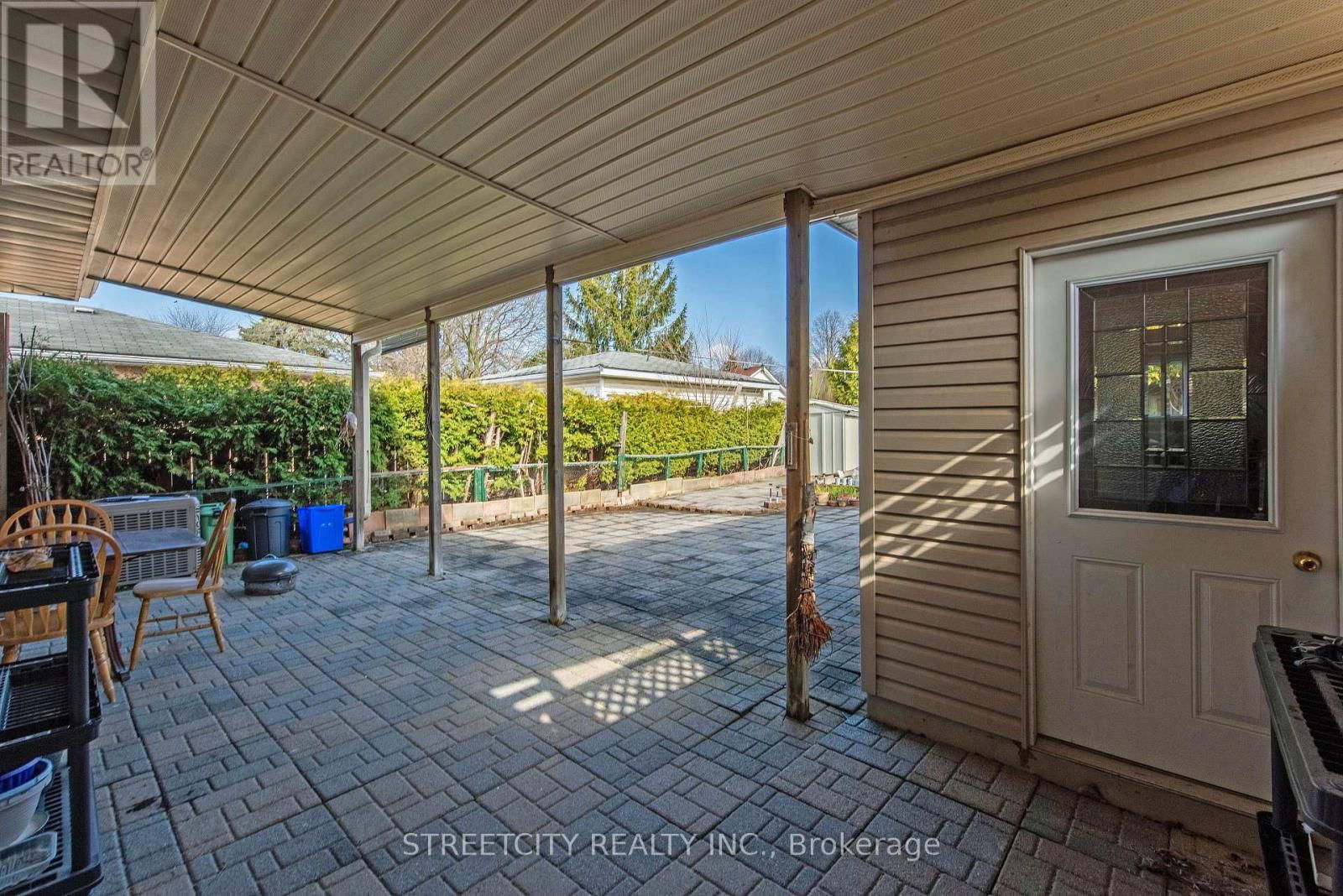 69 ALAYNE CRESCENT Image 41