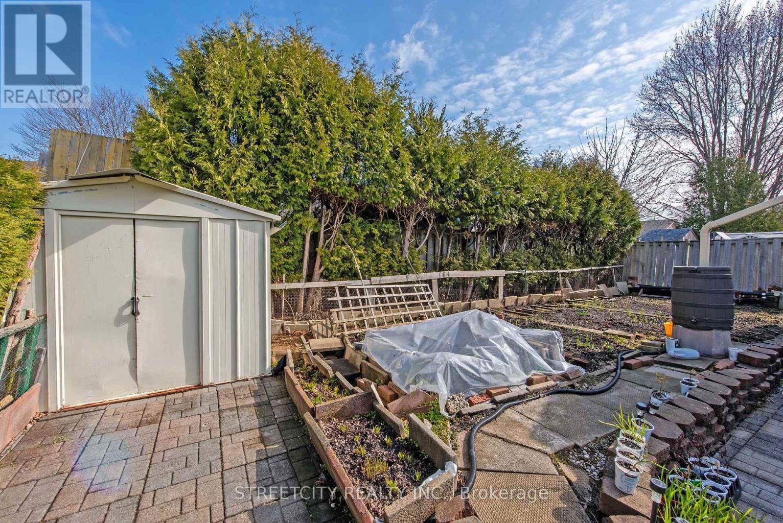 69 ALAYNE CRESCENT Image 44