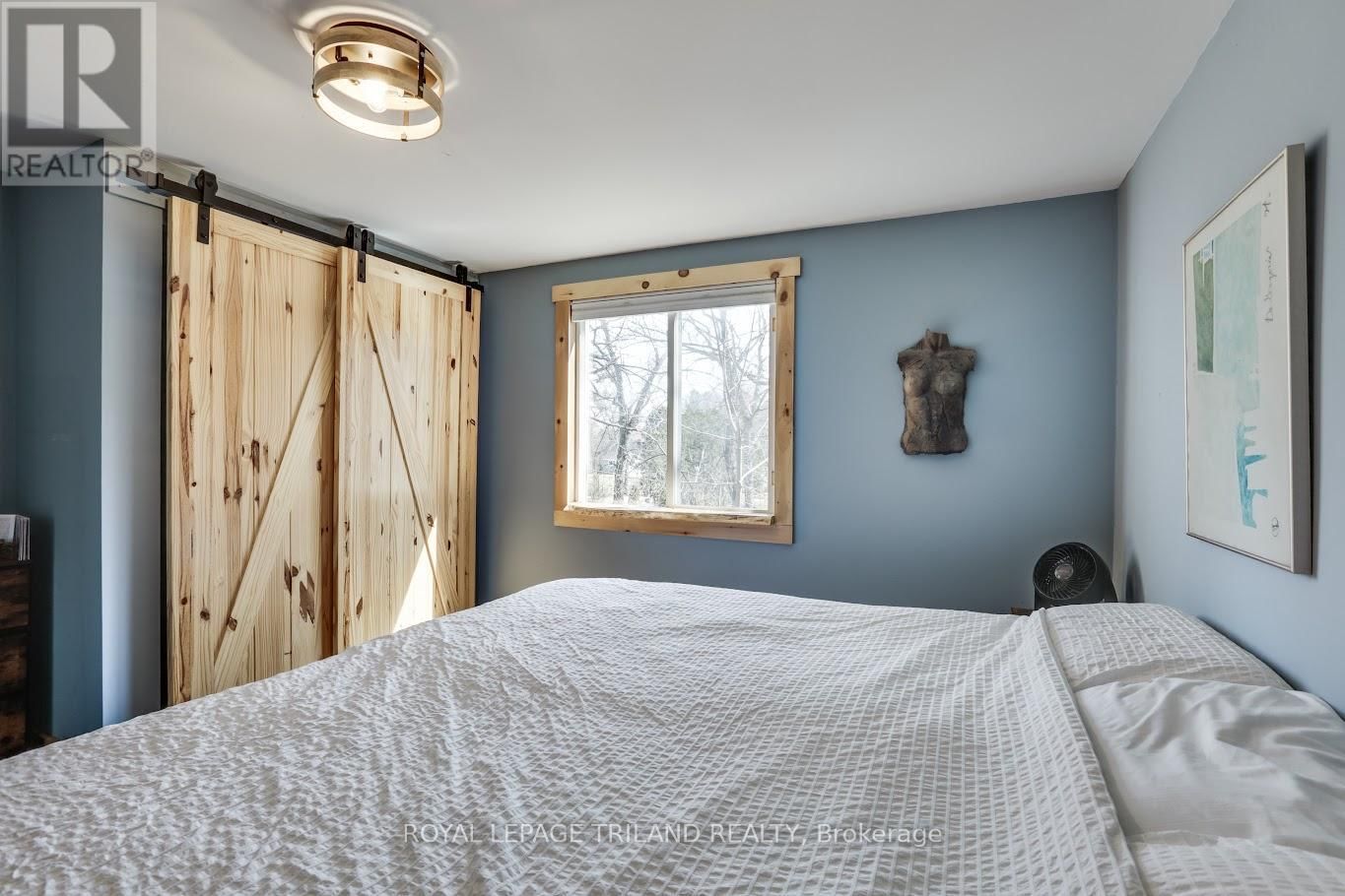 7933 KATHARINE CRESCENT Image 10