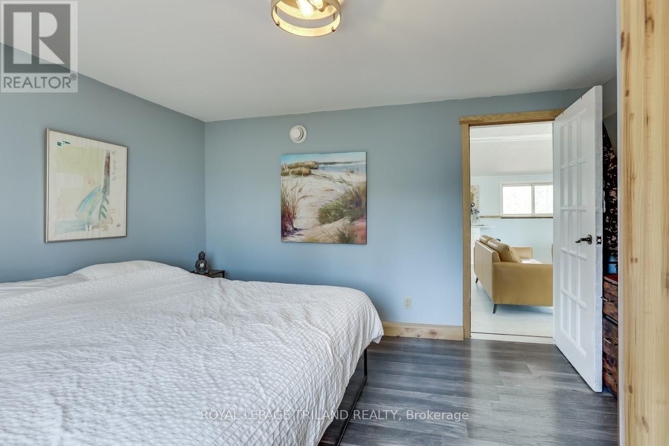 7933 KATHARINE CRESCENT Image 11