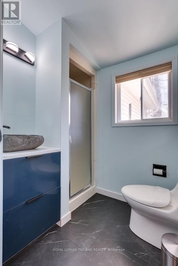 7933 KATHARINE CRESCENT Image 13