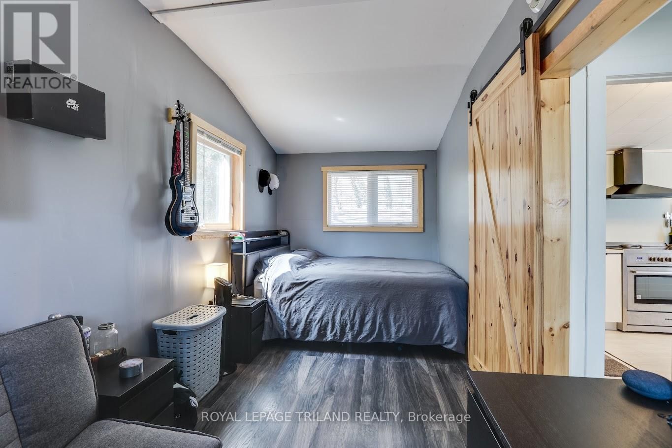 7933 KATHARINE CRESCENT Image 14