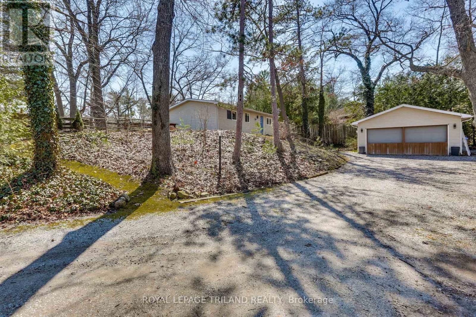 7933 KATHARINE CRESCENT Image 16