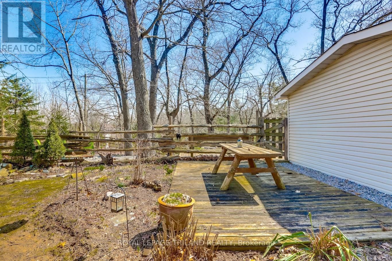 7933 KATHARINE CRESCENT Image 17