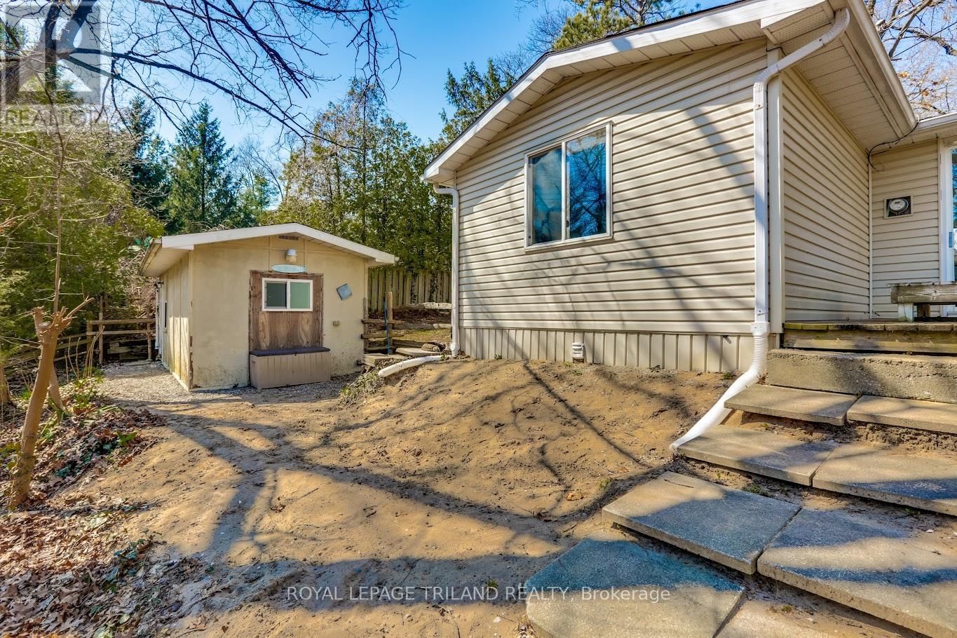7933 KATHARINE CRESCENT Image 20