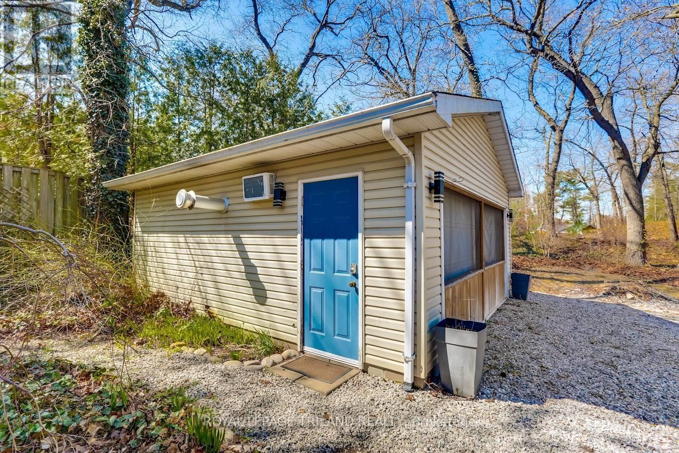 7933 KATHARINE CRESCENT Image 21
