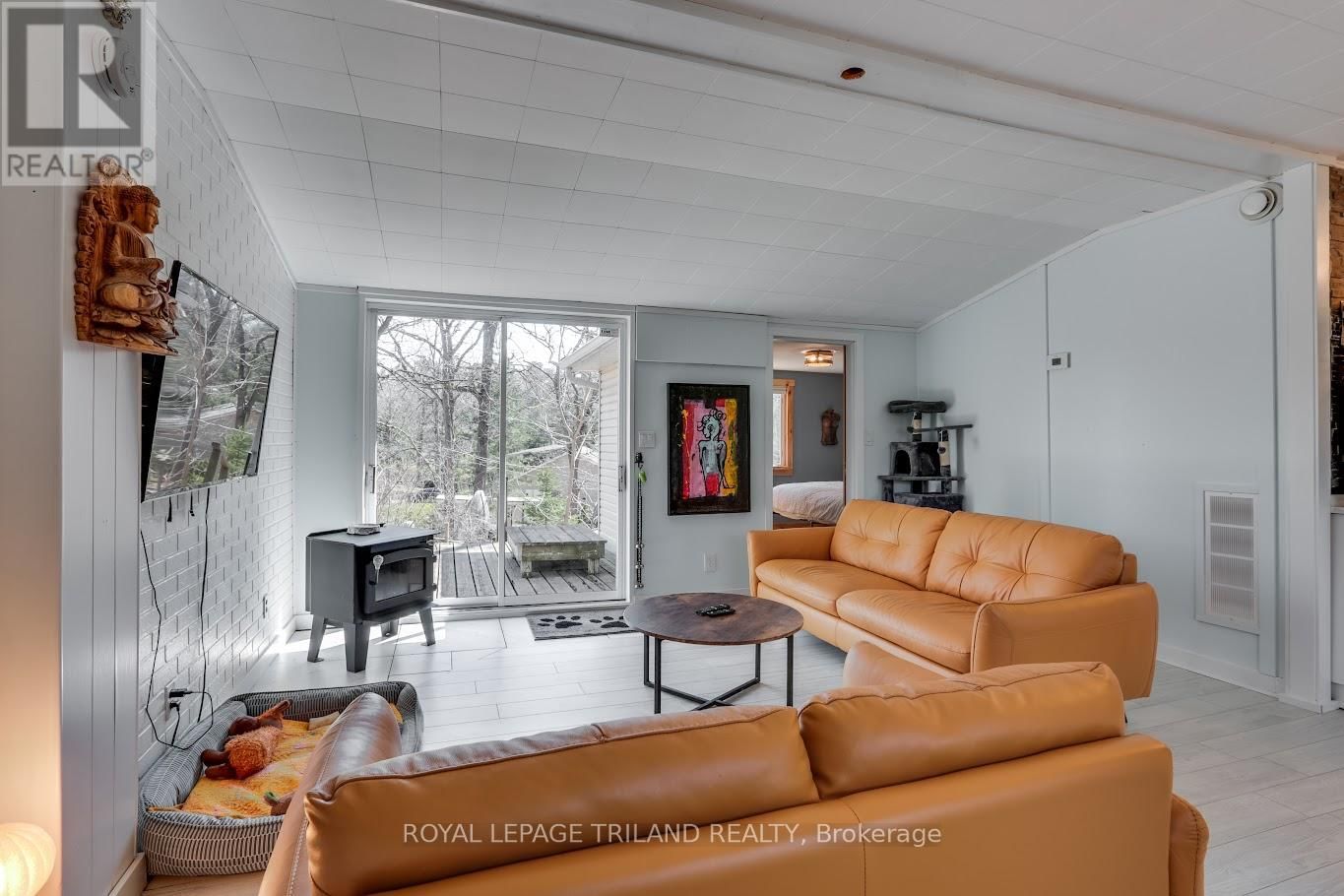 7933 KATHARINE CRESCENT Image 6