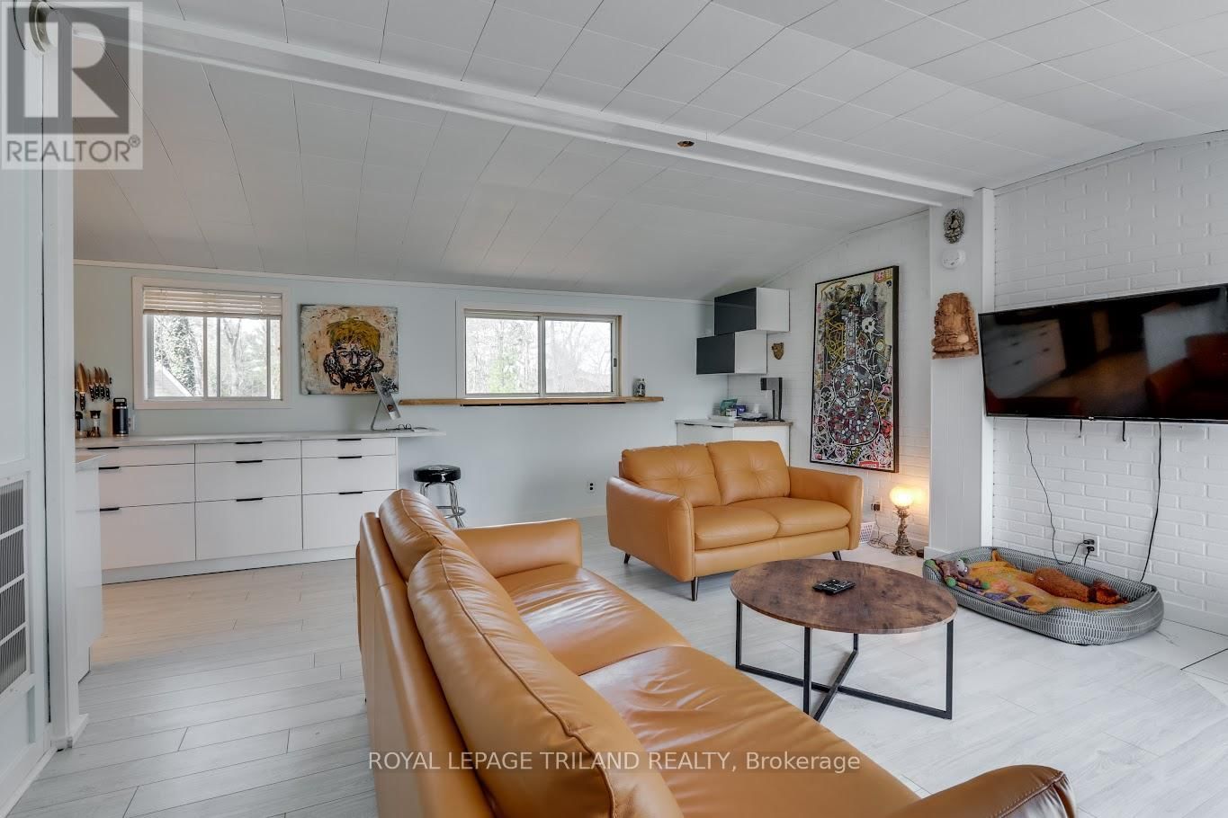 7933 KATHARINE CRESCENT Image 8