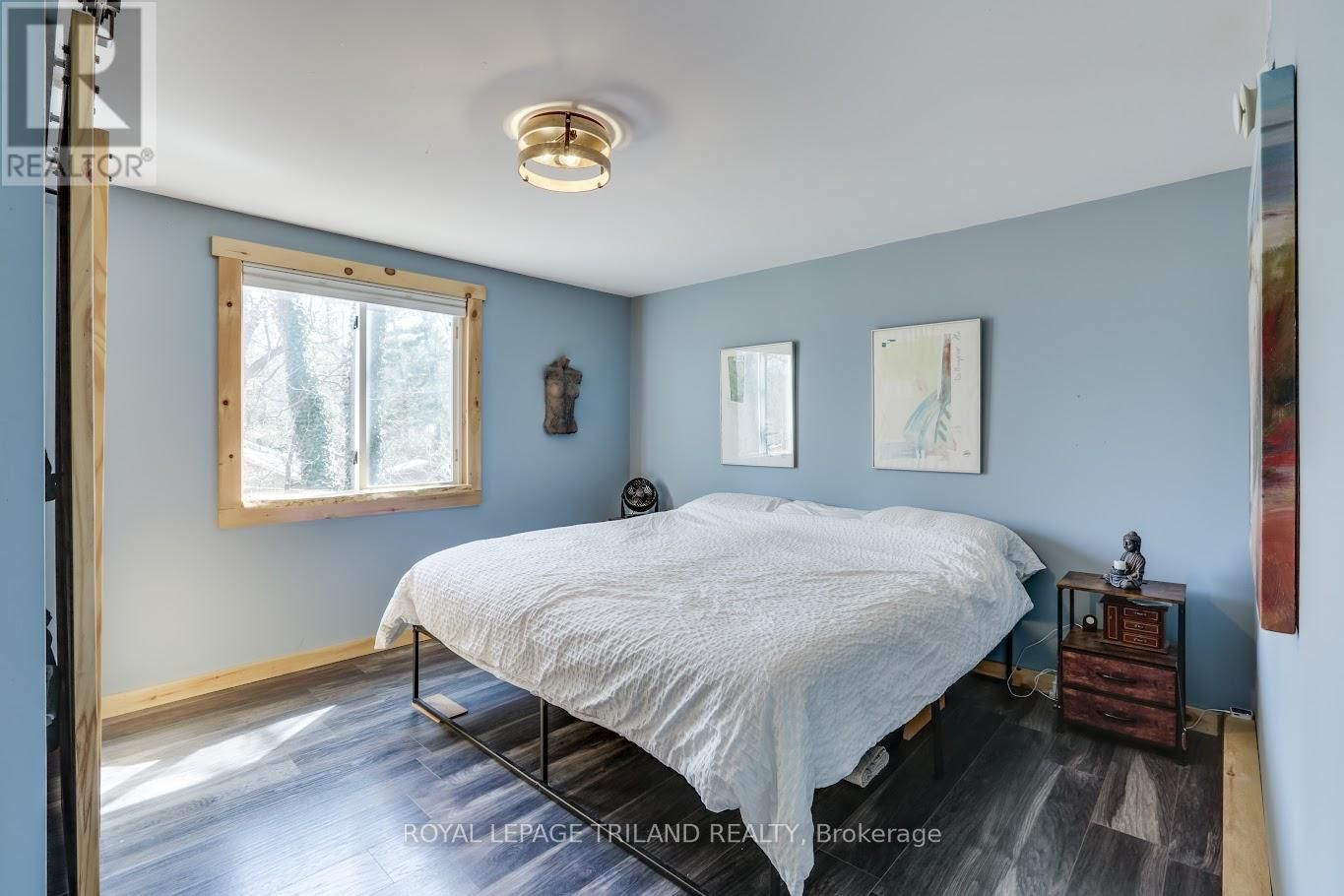 7933 KATHARINE CRESCENT Image 9