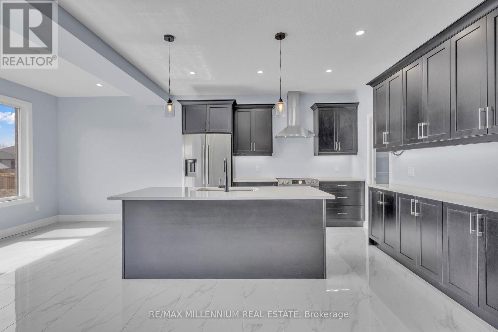 176 FOXBOROUGH PLACE Image 11