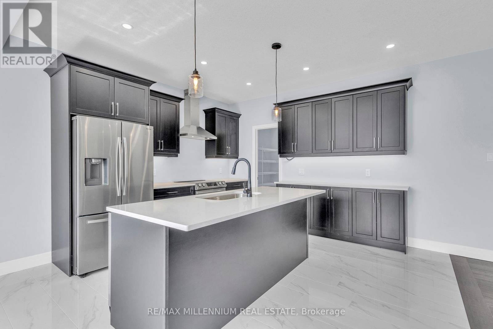 176 FOXBOROUGH PLACE Image 12