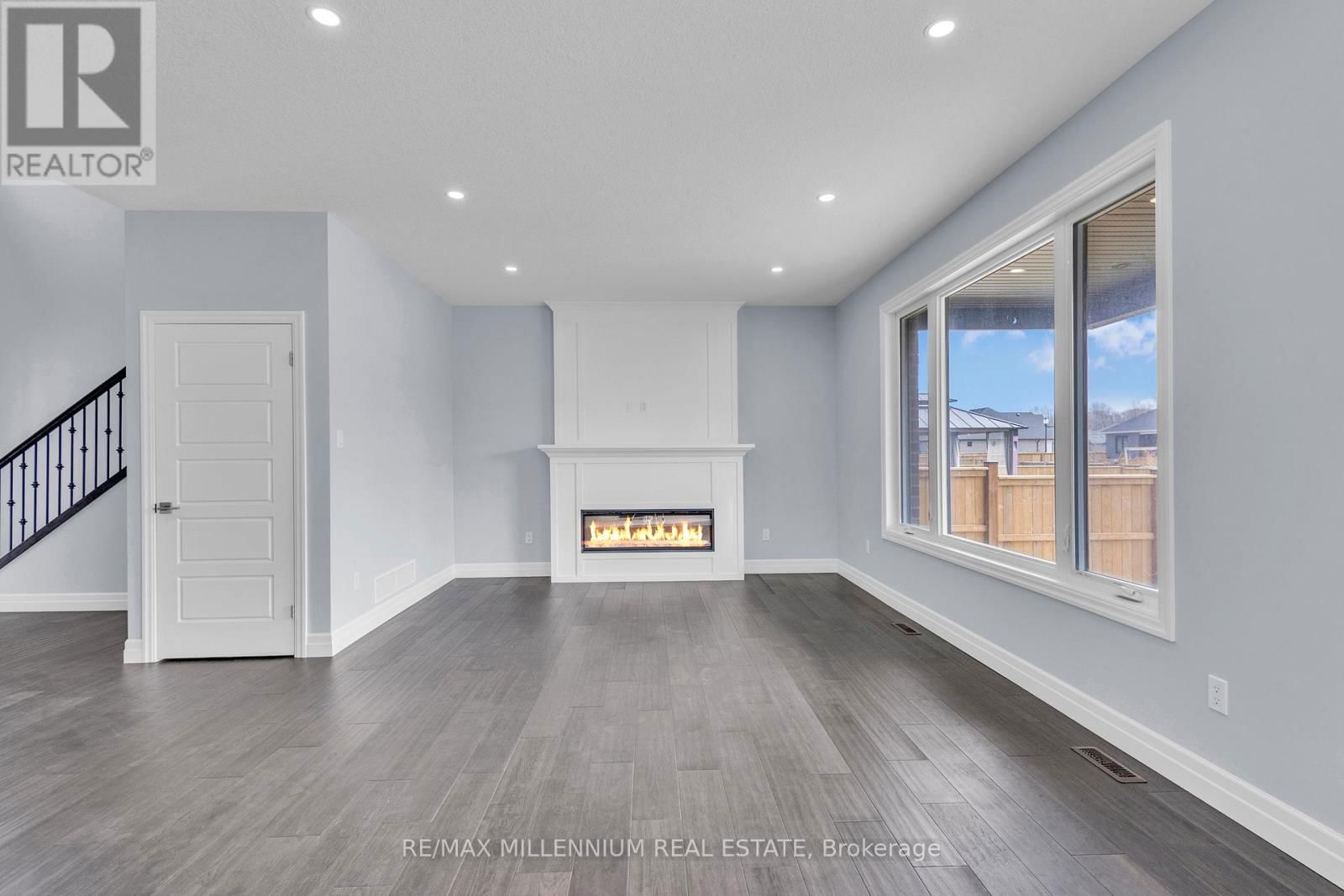 176 FOXBOROUGH PLACE Image 14