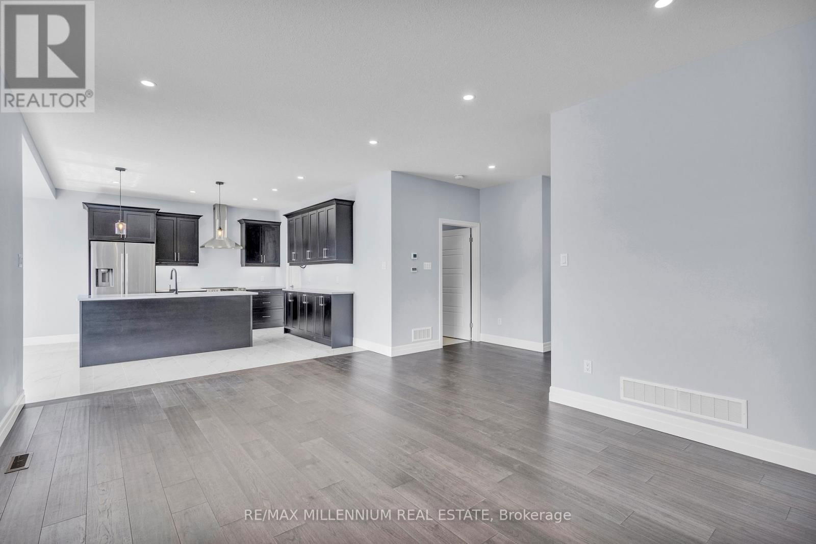 176 FOXBOROUGH PLACE Image 15
