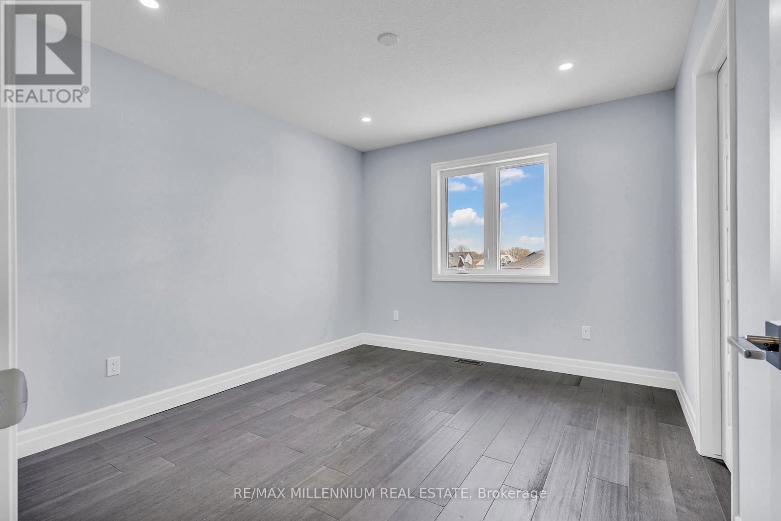176 FOXBOROUGH PLACE Image 23
