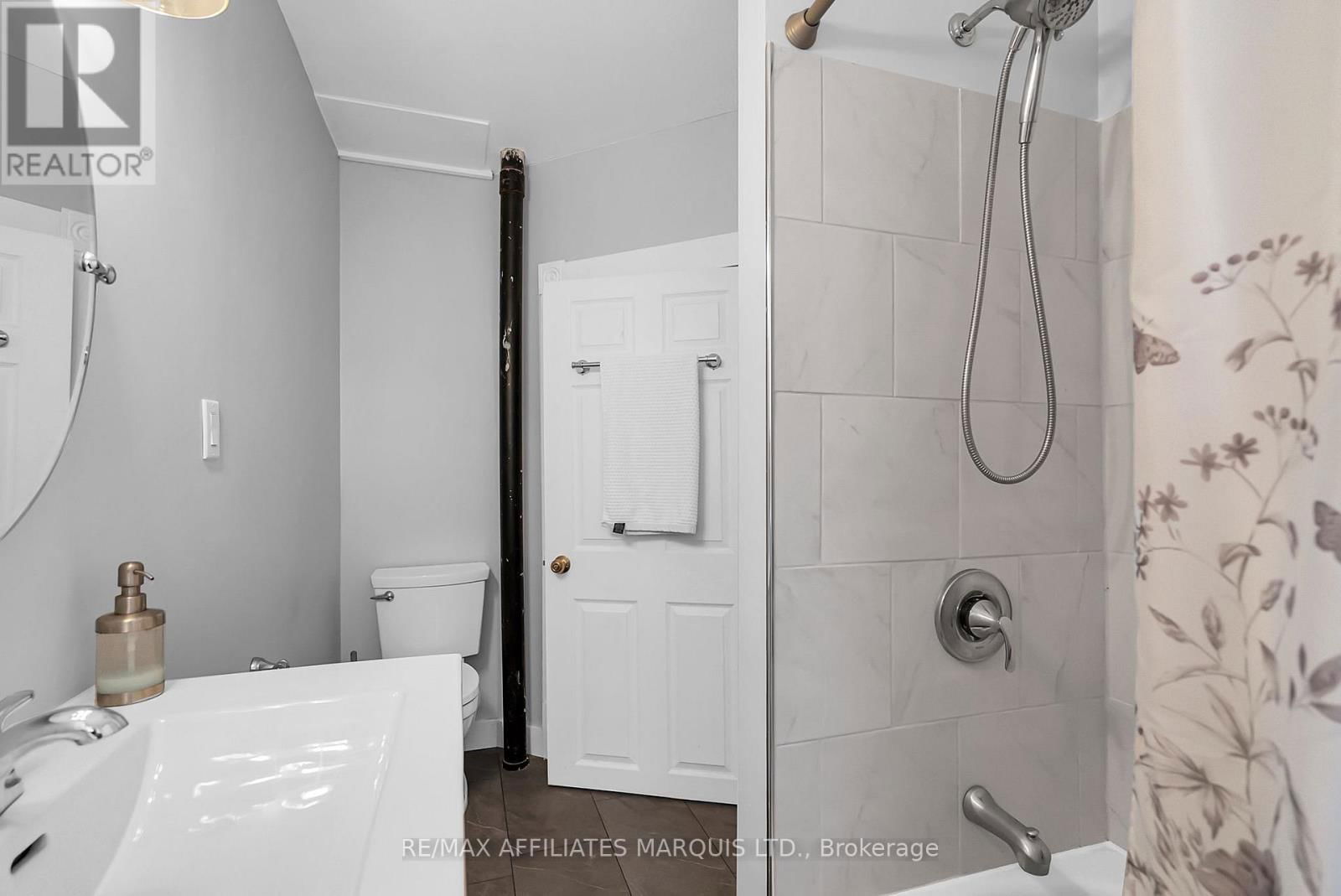 7 SPRUCE STREET Image 24