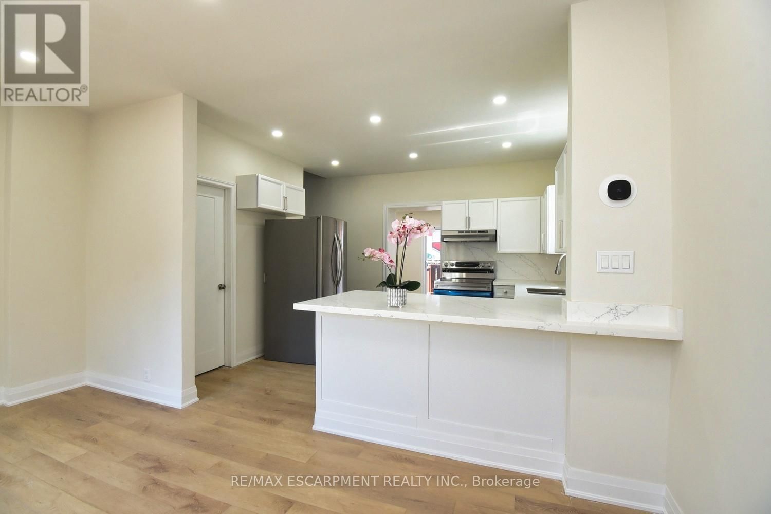 126 EVANS STREET Image 10