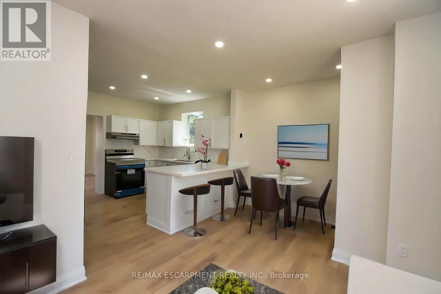 126 EVANS STREET Image 13
