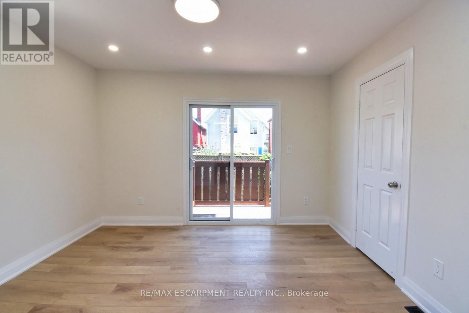 126 EVANS STREET Image 14