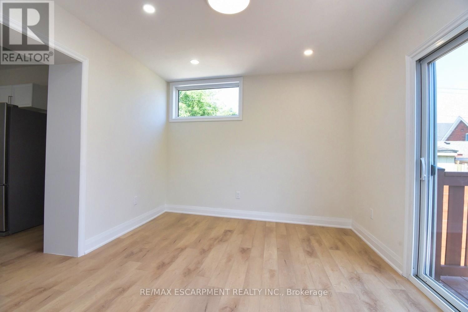 126 EVANS STREET Image 15