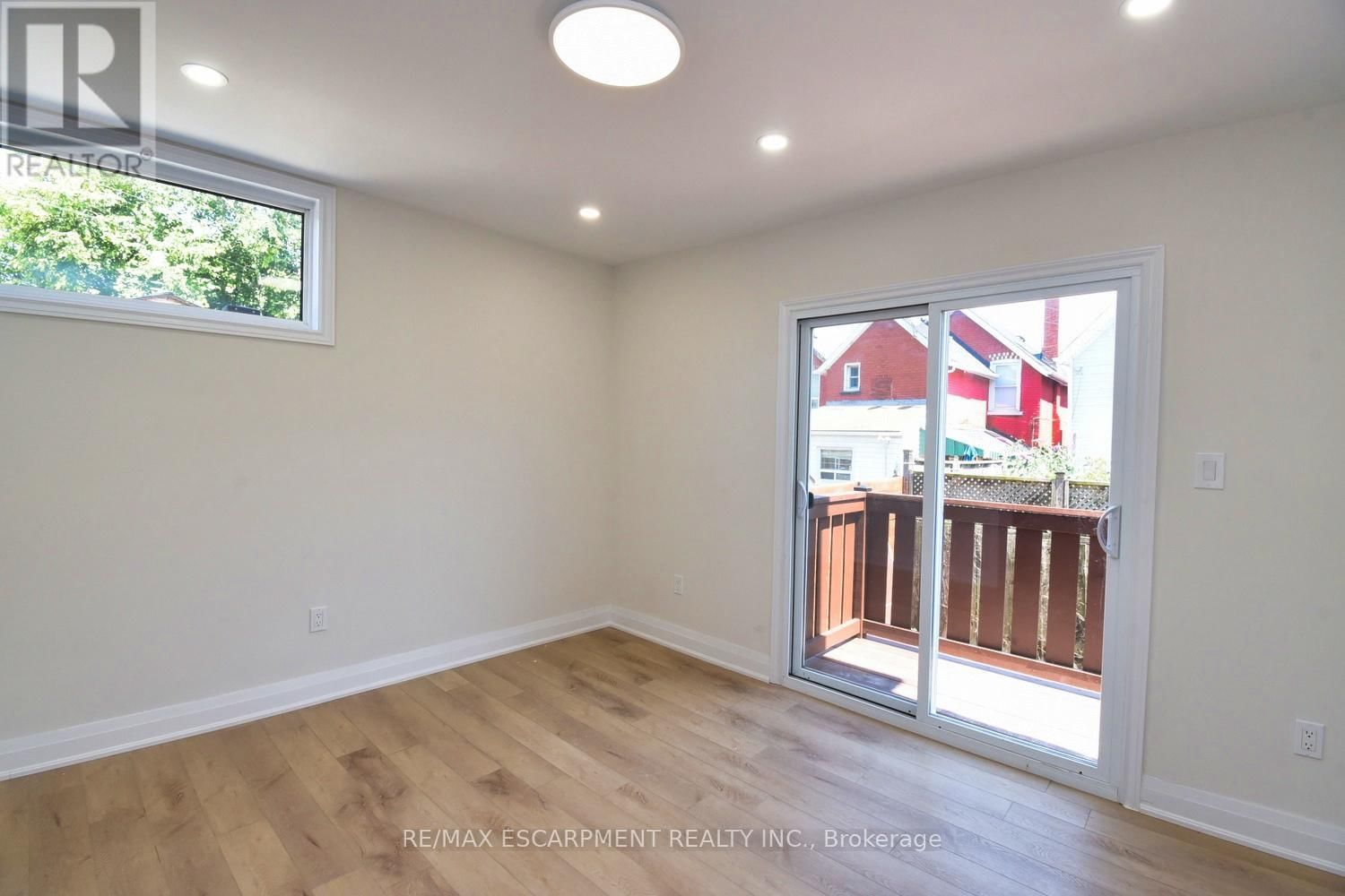126 EVANS STREET Image 16
