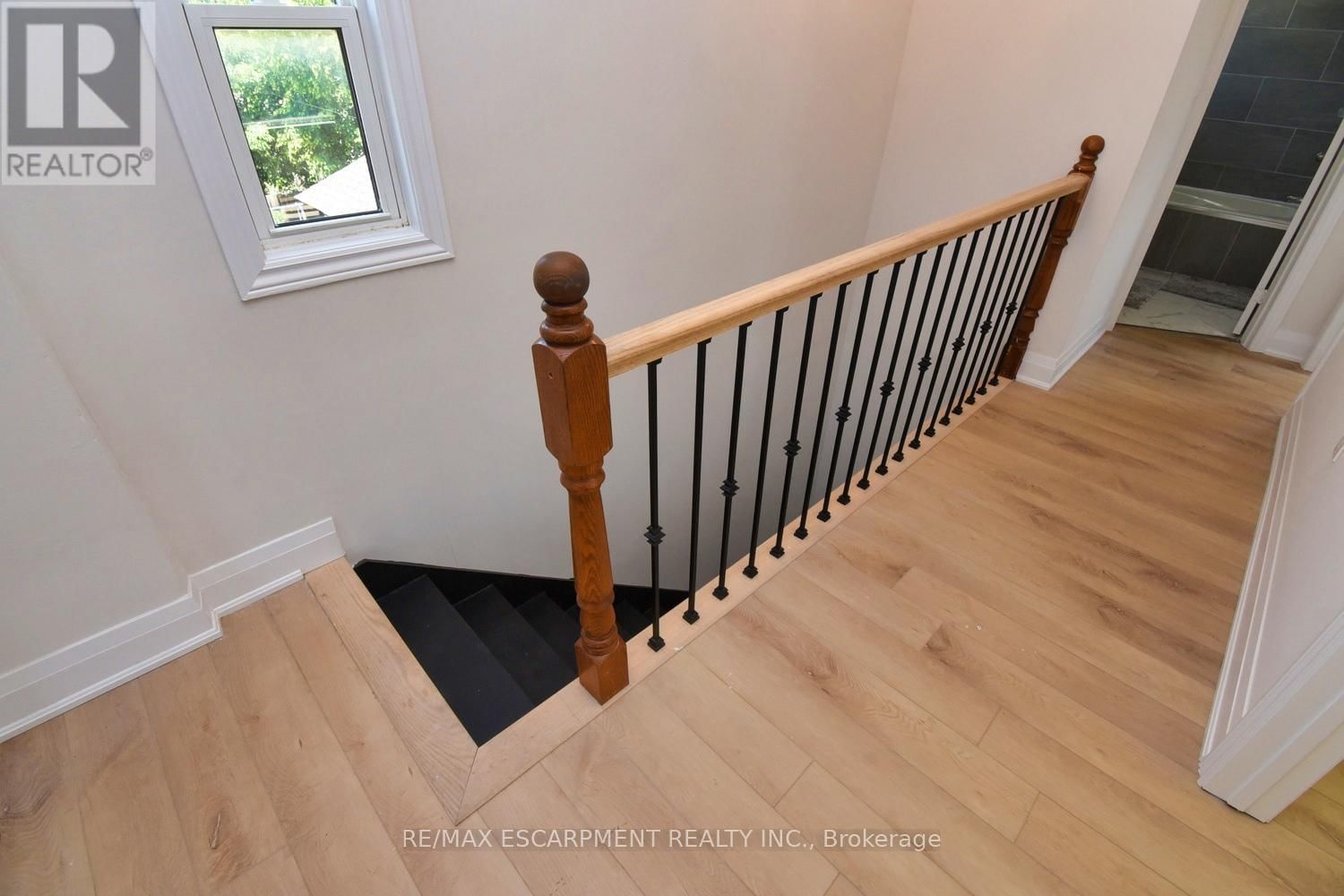 126 EVANS STREET Image 19