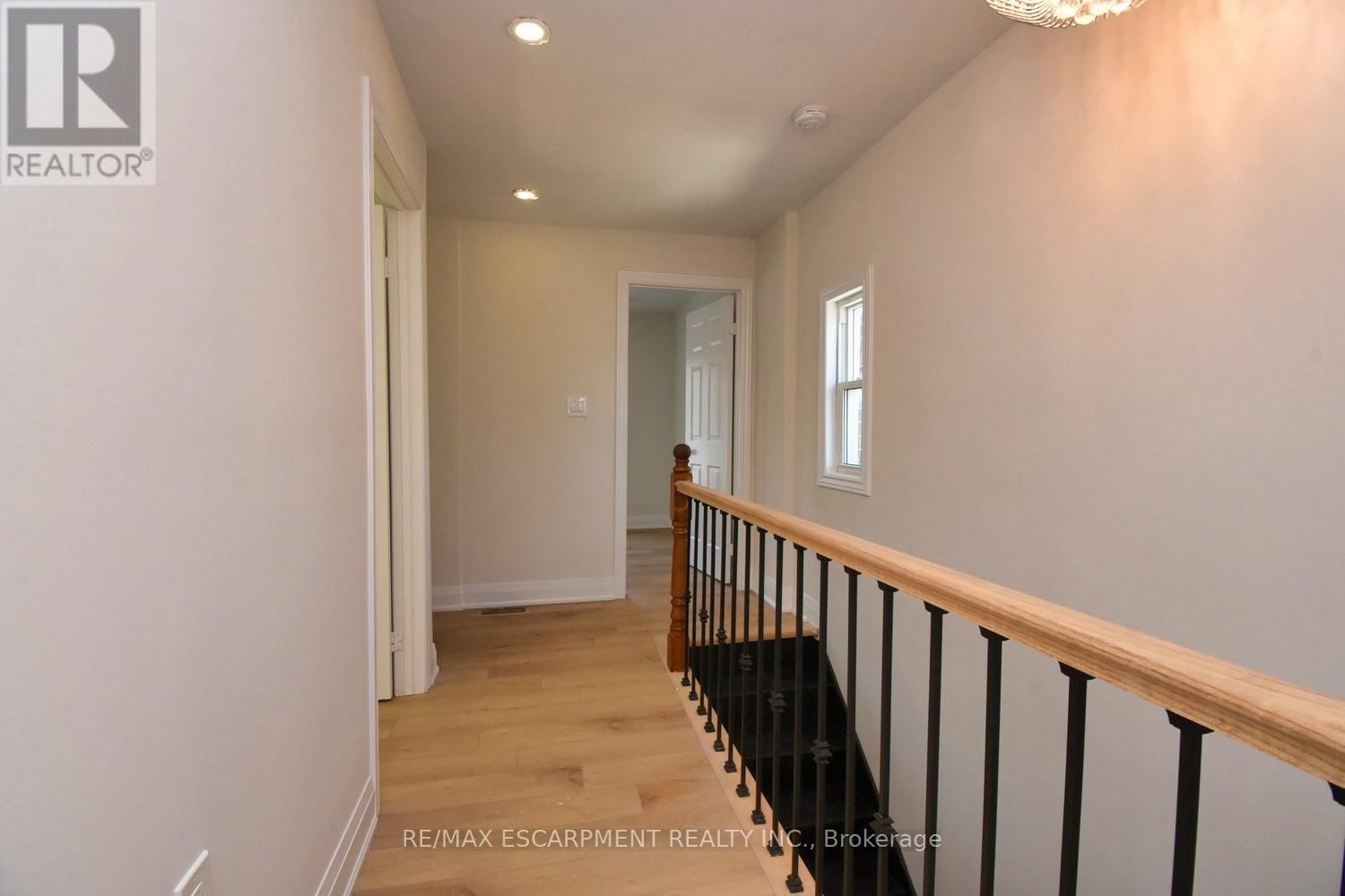 126 EVANS STREET Image 20