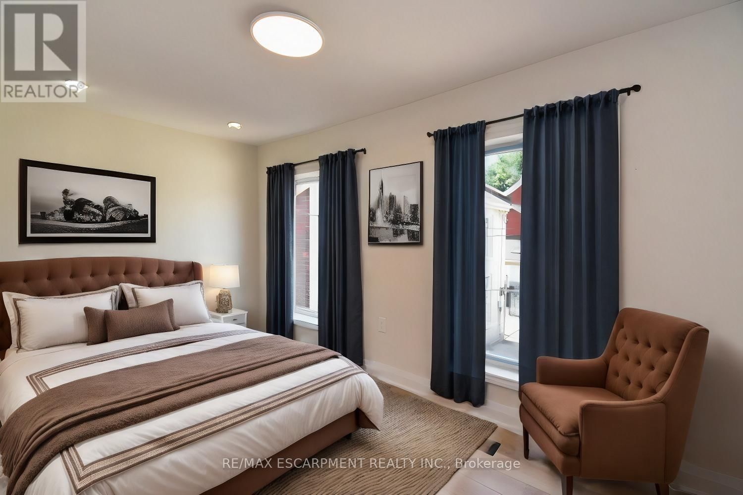 126 EVANS STREET Image 24