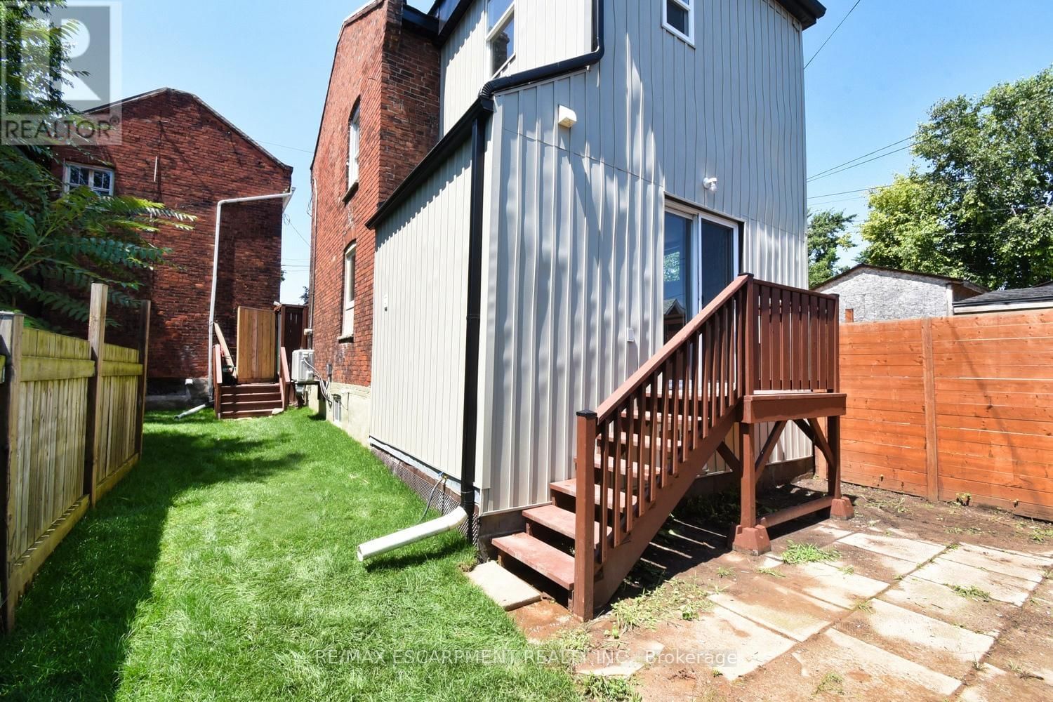 126 EVANS STREET Image 35