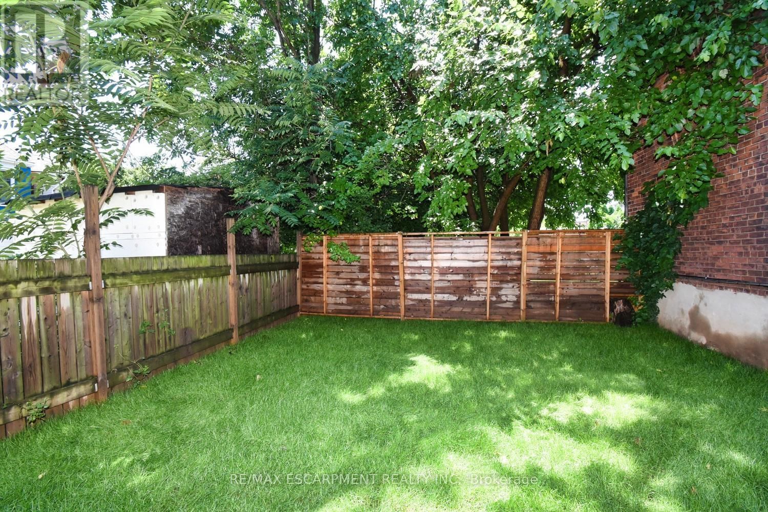 126 EVANS STREET Image 37