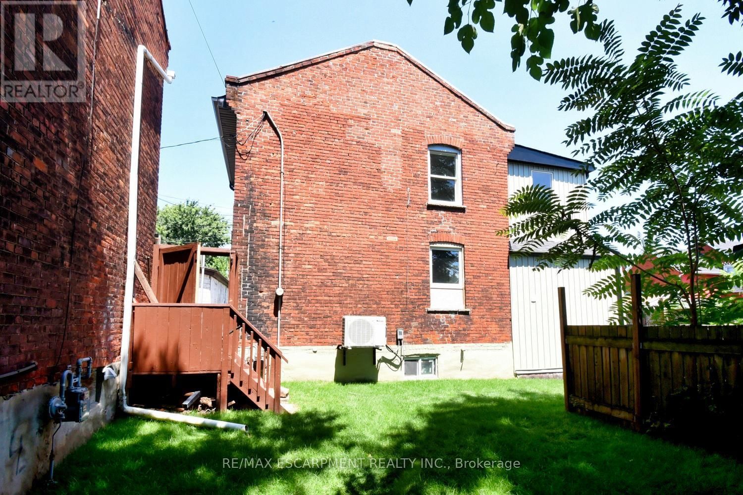 126 EVANS STREET Image 39