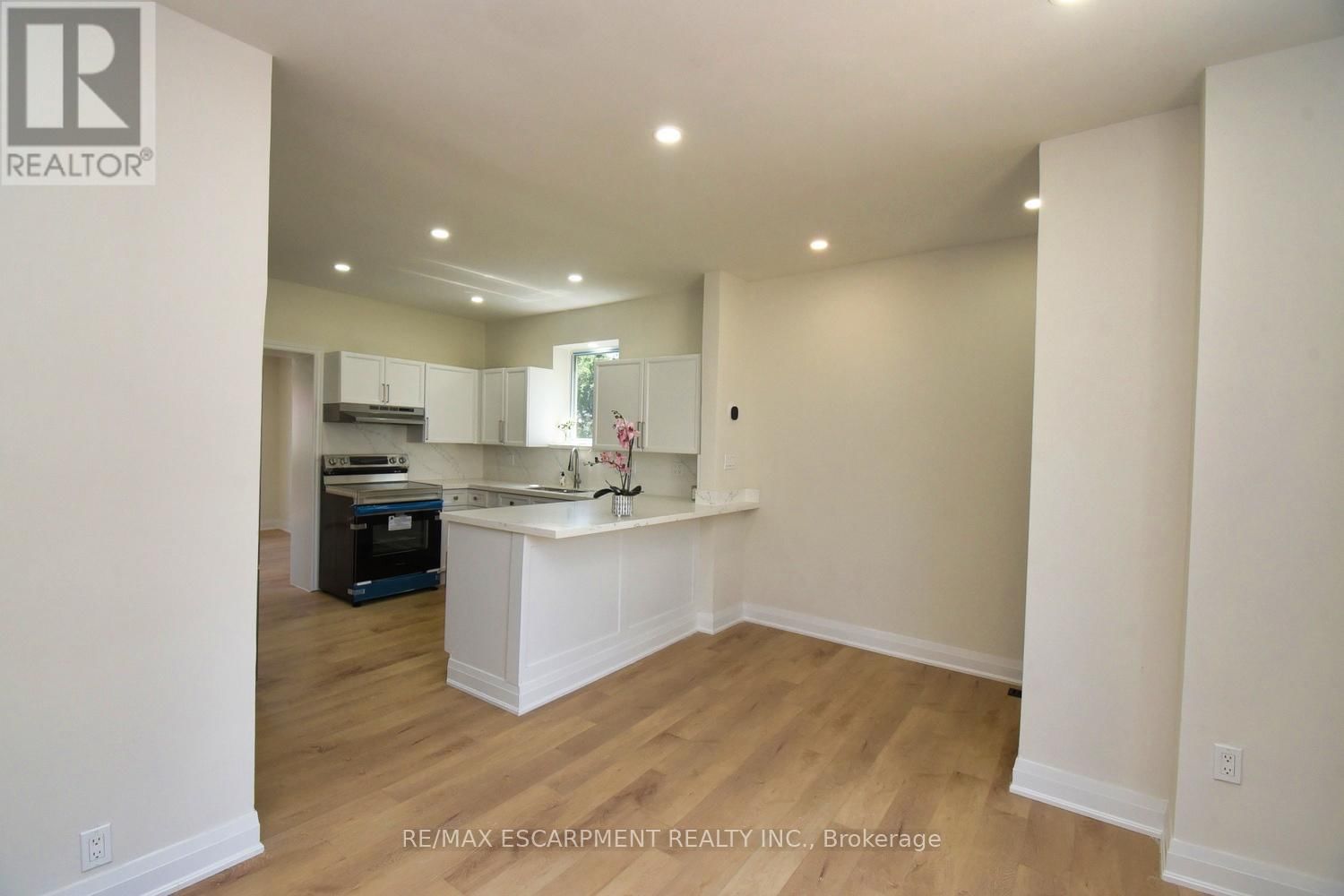 126 EVANS STREET Image 4