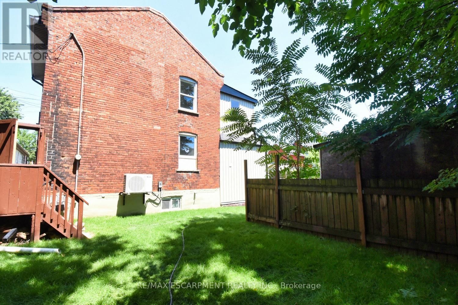 126 EVANS STREET Image 40