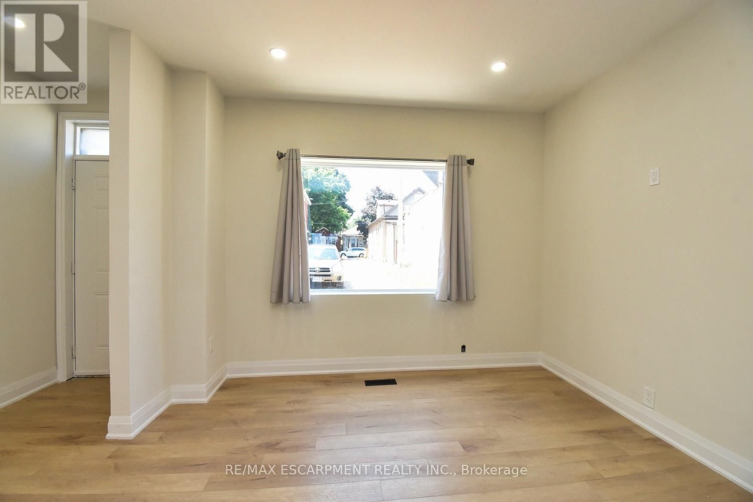 126 EVANS STREET Image 5