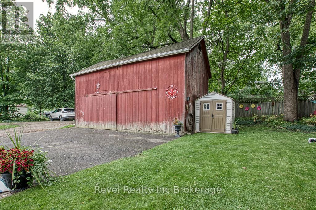 121 KING STREET WEST Image 12