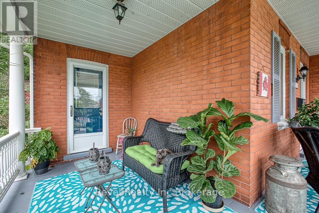 121 KING STREET WEST Image 15