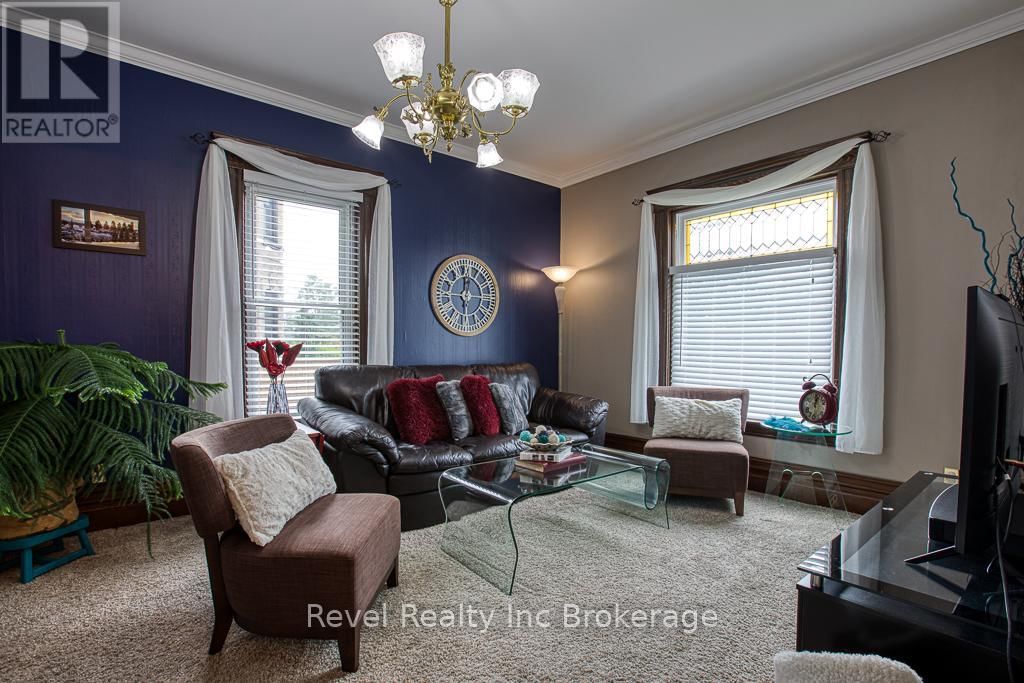 121 KING STREET WEST Image 17