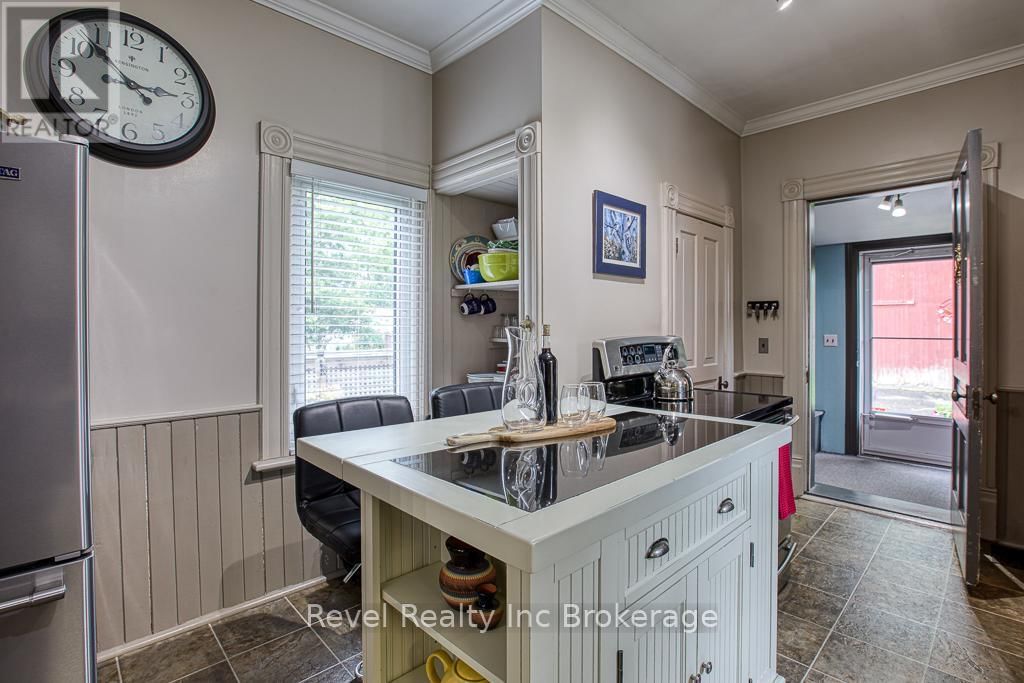 121 KING STREET WEST Image 24