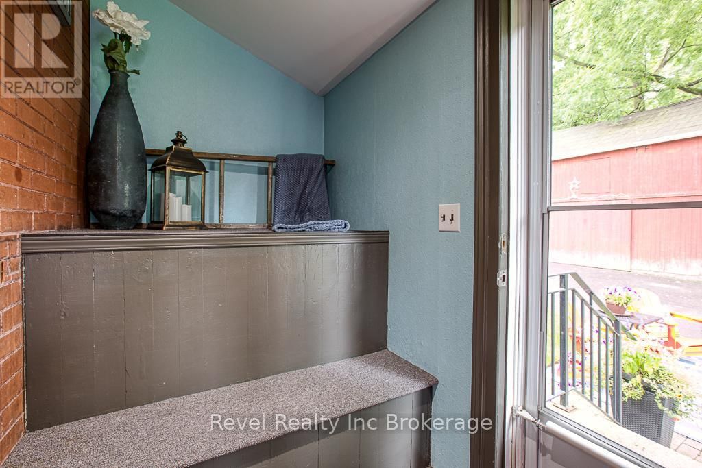121 KING STREET WEST Image 28