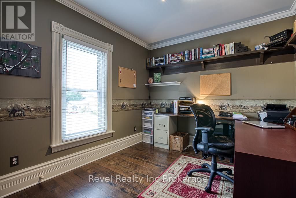 121 KING STREET WEST Image 32