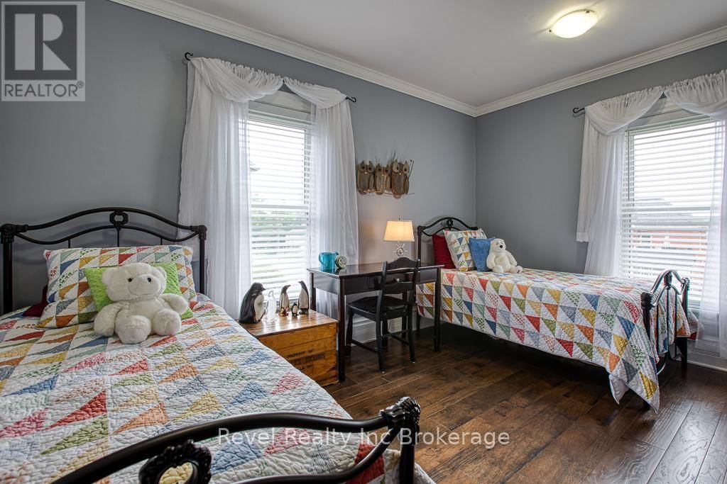 121 KING STREET WEST Image 33