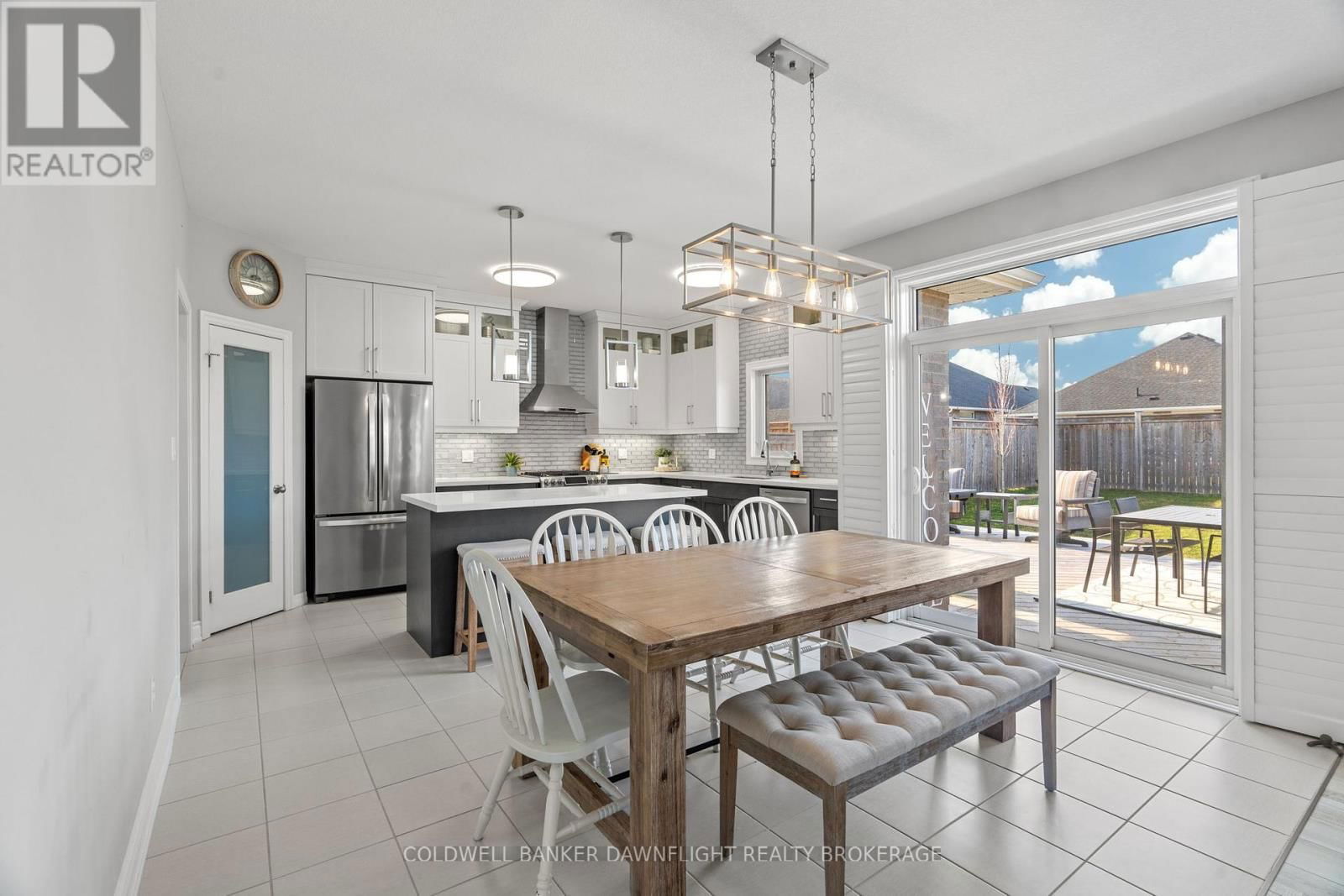 77 DEREHAM DRIVE Image 10
