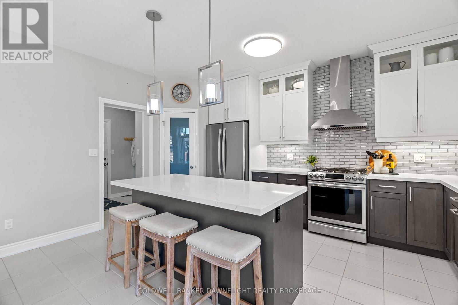 77 DEREHAM DRIVE Image 12
