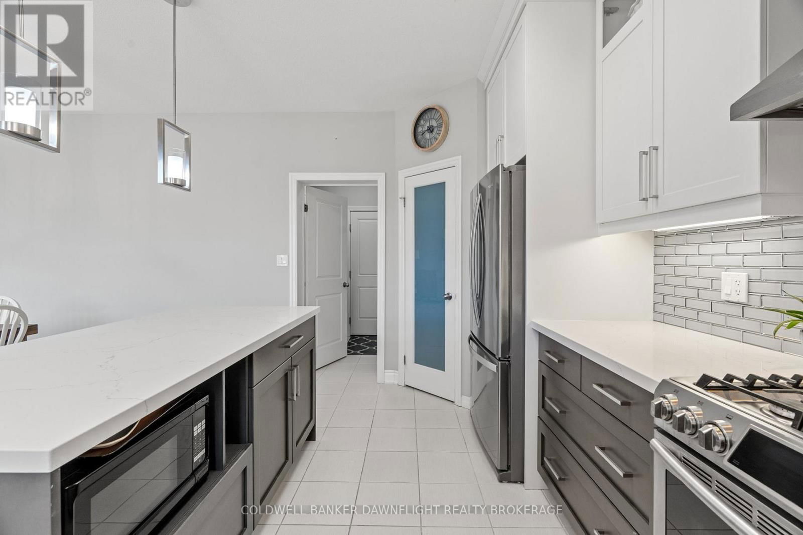 77 DEREHAM DRIVE Image 16