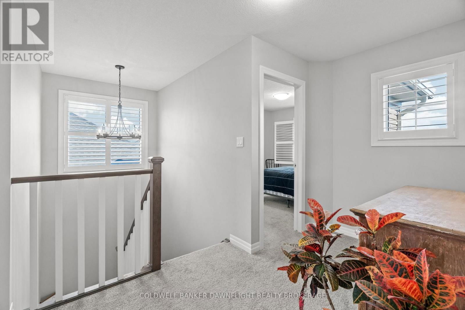 77 DEREHAM DRIVE Image 19