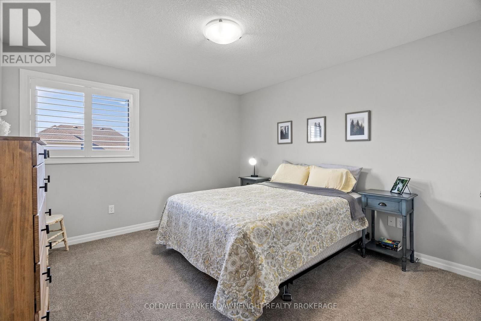 77 DEREHAM DRIVE Image 20