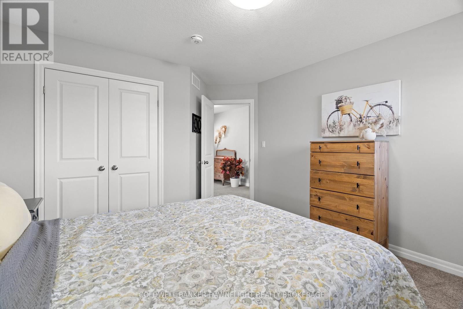 77 DEREHAM DRIVE Image 22