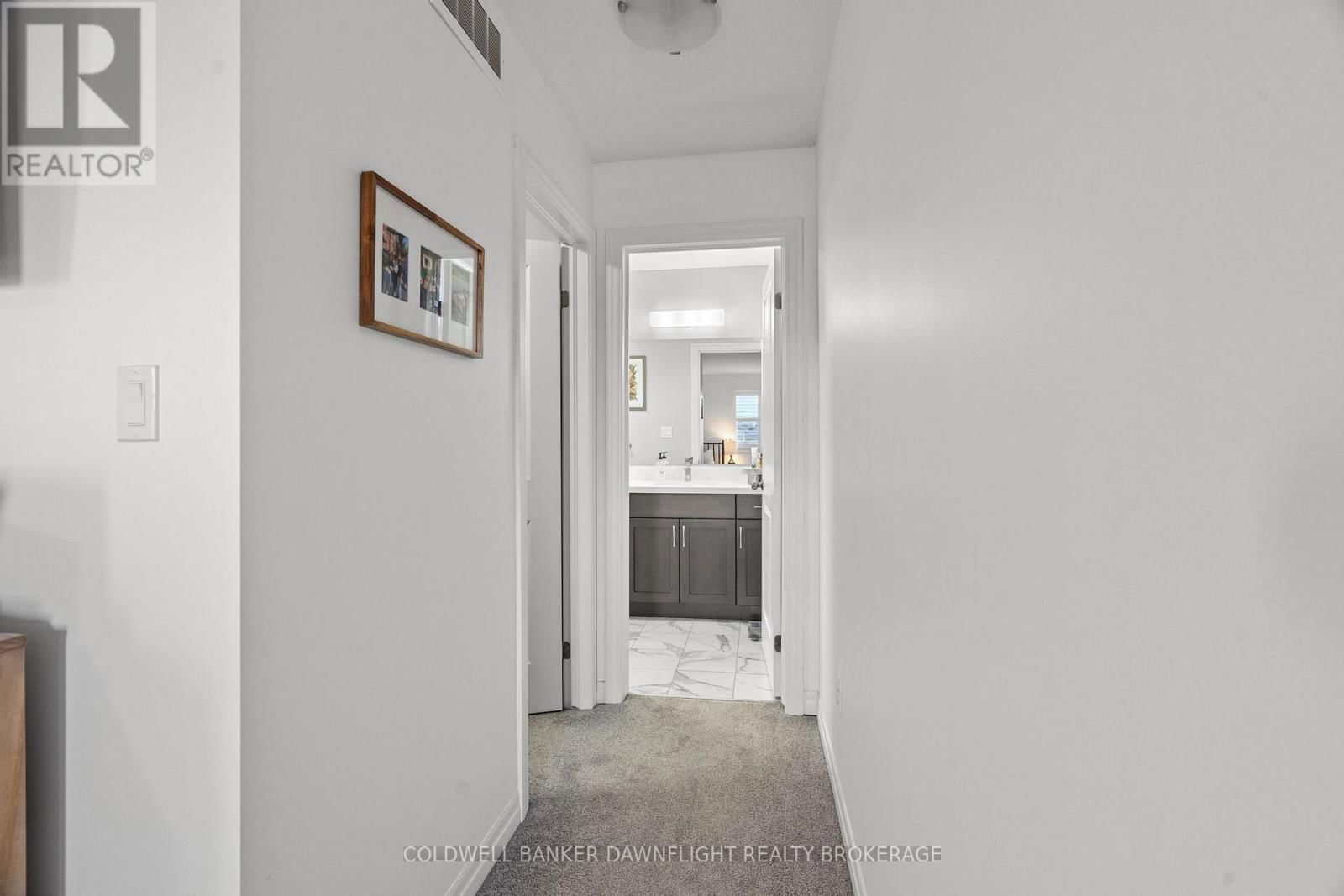 77 DEREHAM DRIVE Image 32