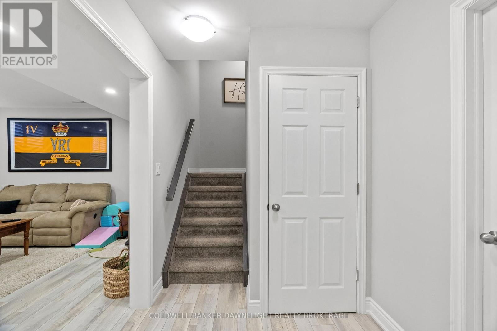 77 DEREHAM DRIVE Image 36
