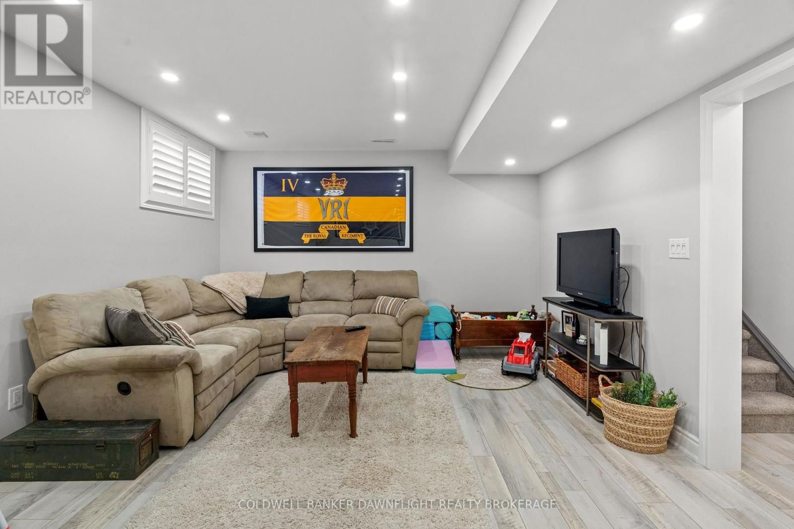 77 DEREHAM DRIVE Image 37